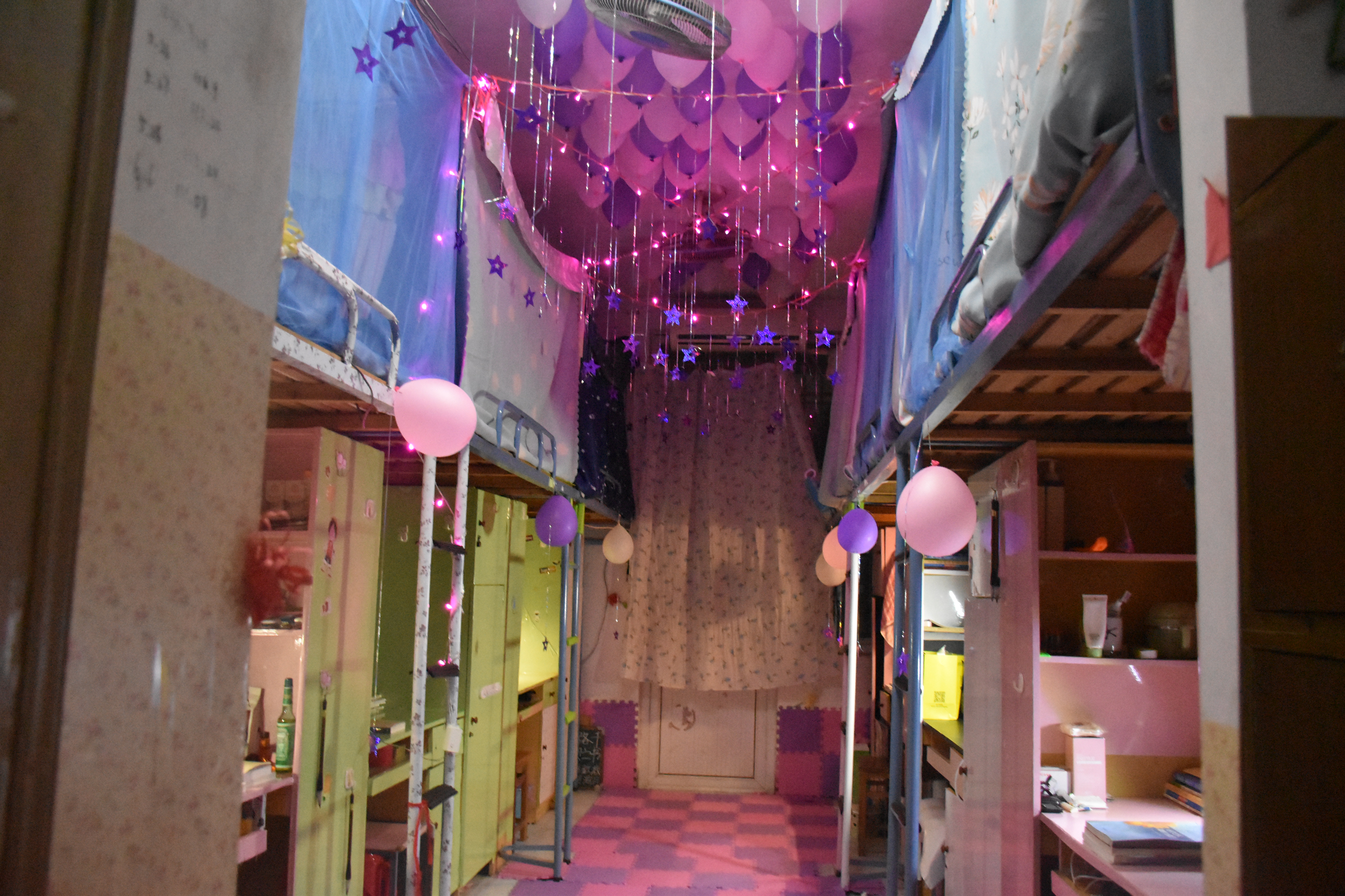 教师教育系寝室装扮剪影